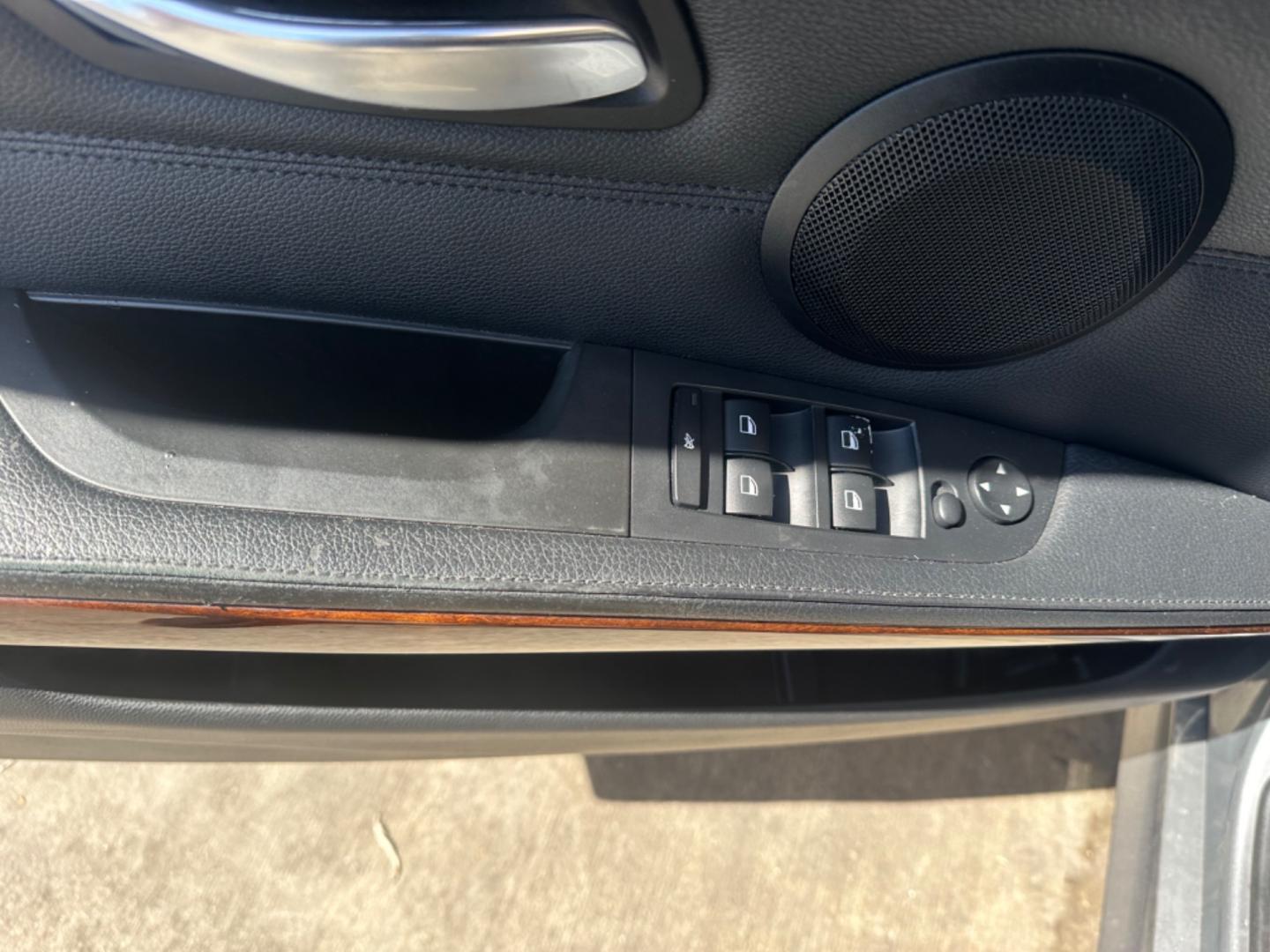 2011 Gray /Black BMW 3-Series leather (WBAPH7C51BE) with an 3.0 6 cylinder engine, Automatic transmission, located at 30 S. Berkeley Avenue, Pasadena, CA, 91107, (626) 248-7567, 34.145447, -118.109398 - Leather! Moon-roof! This 2011 BMW 3-Series 328i comes well equipped. Looking for a reliable ride but struggling with bad credit? Our dealership has got you covered with our impressive selection of used vehicles, including the sleek and stylish 2011 BMW 328. With its powerful inline 6-cylinder engin - Photo#14